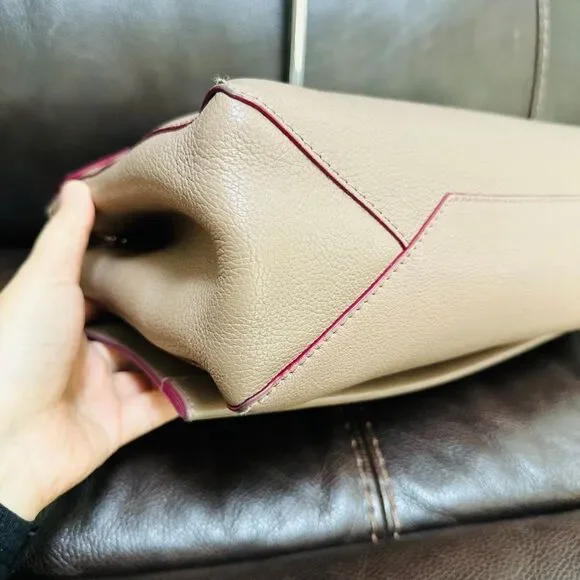 Louis Vuitton Lockme II Turtledove - Picture 8 of 16